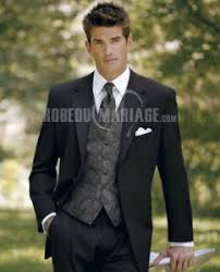 Réception, fleurs, décoration, mode nuptiale…que réserve 2021 aux futurs marié(e)s ? Costume Homme Pas Cher Costume Homme Mariage Costard 2021 Costume Homme Sur Mesure Costume Mariage Robedumariage Com