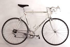 Dall'alto della sua enorme bacheca di trofei e di una carriera ben oltre la leggenda, il belga è spesso chiamato a esprimere giudizi sul ciclismo del presente. X Eddy Merckx Corsa Extra 10bici Italian Vintage Bikes