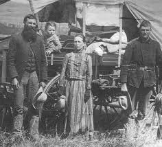 Pioneer Family On The Trail Old West Photos Pioneer Families American History