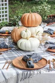 These Thanksgiving Table Ideas Are Simple And Cute I M Glad I Found The Thanksgiving Table Decorations Thanksgiving Table Centerpieces Fall Table Centerpieces
