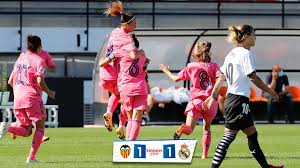 Mittfältaren, som fyller 30 år om en och en halv vecka, är klubbens första. Kosovare Asllani Becomes The First Ever Goal Scorer For Real Madrid Femenino Troll Football