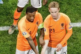 Et les position qu'il occupe normalement sur le terrain de football est comme attaquant. Le Magnifique Geste Contre Le Racisme Des Neerlandais