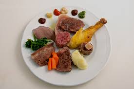 Bring to a boil, then add the beef and optional bones. Come Si Fa Il Bollito Misto
