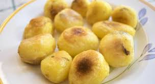 Potrete usarle per preparare la classica purea di patate e tutti gli impasti per focacce e dolci, oltre che per tutte le altre ricette con patate che vi vengono in mente. Come Cuocere Le Patate Al Microonde Intere O A Cubetti In Pochi Minuti