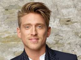 Är det dumt av mig att tycka att det är dumt av danny att skriva en sådan text? Danny Saucedo Archives Scandipop Co Uk