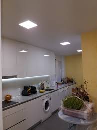 Como adelantábamos en el párrafo anterior, de unos años a esta parte se ha puesto muy de moda la iluminación led en las cocinas, y es que no es para menos, pues su funcionalidad y. Foto Iluminacion Directa Techo E Indirecta Luces Led Bajomuebles Cocina De Costa 1792843 Habitissimo