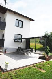 Flexible Glasschiebewand Als Windschutz Fur Terrassen Damit Du Langere Abende Auf Deiner Terrasse Verbri Terrassenverglasung Windschutz Terrasse Style At Home