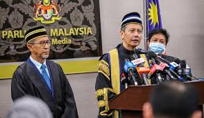 Look through examples of dewan rakyat translation in sentences, listen to pronunciation and learn grammar. What Is The Dewan Rakyat Speaker S Role And Why Is It Such A Big Deal Trp