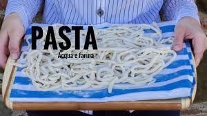 I pici sono una tipica pasta fresca toscana, simile agli spaghetti ma più larghi. Pasta Acqua E Farina Pici Lombrichelli Longarucci Ciriole Ricette Di Gabri Kitchen Brasita Youtube