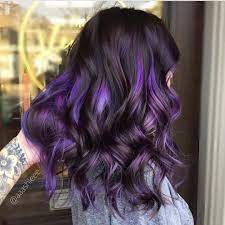 Gewellte braune haare mit blonden strähnen honigblonde highlights auf dunkle haare haarfarbe inspiration. Pin By Alexandra Ivanova On Hair Purple Hair Highlights Purple Highlights Brown Hair Dark Hair With Highlights