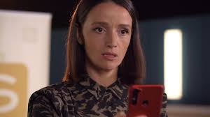 Caroline Albrecht setzt Jenny vor die Tür