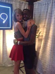 Résultat de recherche d'images pour "taylor swift passionate fan"