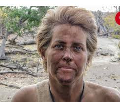 How does Gwen keep the sides of her hair perfectly combed back and the  front flipped up through 40 days?