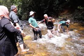 Taman negara is located around 3.5 hours by van northeast of kuala lumpur in peninsular (west) malaysia. Taman Negara Pahang Sg Relau Merapoh Pahang Dr Shamsul Anuar Nasarah