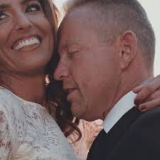 Daniella vagyok, mivel az egyik kedvenc update termékem a dobozos müzli, így gondoltam készítek belőle müzliszeletet. Schobert Norbi