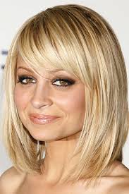 If your child has short curly hair, this hairstyle will perfect for her. Simple Hair Style For Birthday Simple Hair Style