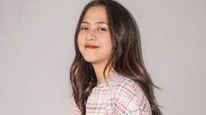 Adhisty zara telah lama aktif bermain instagram, tetapi kolom komentarnya selalu dibatasi. Viral Video Of Dada Adhisty Zara Squeezed By Beloved Managers Reluctant To Comment