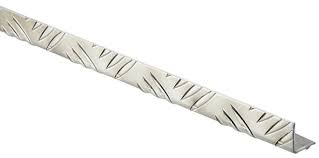 Cornière de protection en alu anodisé de différentes tailles. Corniere En Aluminium Brut Aspect Damier L 2 M L 20 Mm H 20 Mm Brico