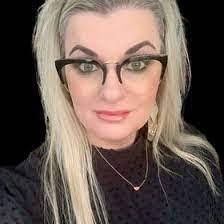 Lynn Philpot's Instagram, Twitter & Facebook