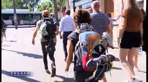 Dommage pour les fugitifs qui se battent pendant 21 jours.par contre trop facile pour l'equipe de recherche qui connait l'heure et le jour de départ d'un aérodrome. Escape La Saison 2 De La Chasse A L Homme Est Lancee Sur Rmc Story Video Dailymotion