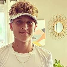 Eli Dowell's Instagram, Twitter & Facebook