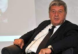 kumar oynadigini itiraf etti