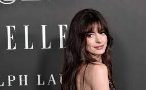 Anne Hathaway's 'Tonight Show' Interview Takes Awful Turn After Audience  Reacts in Silence to Her Question Entertainment - 22 Words