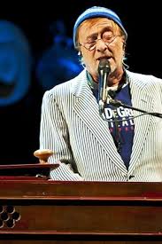Il 4 marzo avrebbe compiuto 69 anni. Morto Lucio Dalla Stroncato Da Un Infarto Ha Fatto Colazione Poi Si E Sentito Male