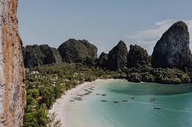เทศบาลนครภูเก็ต or ภูเก็ต, pronounced pʰūː.kèt) is a city in the southeast of phuket island, thailand.it is the capital of phuket province.as of 2020 the city had a population of 79,308. Phuketfit In Phuket Thailand Fitnessurlaub Fur Reiseathleten