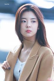 191125 Itzy At Icn Airport Heading To Vietnam For Aaa 2019 Wajah Wanita Selebritas Gadis Korea