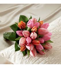 The issue of using fake flowers and greenery in decorating is generally a very divisive topic among decorators. The Ftd Embraceable Bouquet Detroit Mi Florist