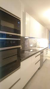Avant de choisir votre plan de travail, plusieurs choses sont à prendre en compte : Conception D Une Cuisine Sur Mesure Blanche Thermolamine Avec Pose D Un Plan De Travail En Granit Sur Nice Centre Janvier 2020 Entreprise De Renovation D Interieur A Nice Granicruz