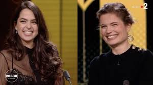 Père de trois enfants, mais aussi d'un fils qu'il n'a jamais reconnu, alain delon, qui fête son 85ème anniversaire ce dimanche 8 novembre, affiche une complicité inébranlable avec sa fille, anouchka delon. Romy Schneider And Alain Delon Their Two Daughters Who Have Moved Are Meeting Live For The First Time