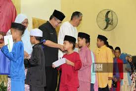 Sarawak mempunyai potensi besar sebagai pengeluar nanas negara, sehubungan itu lembaga perindustrian nanas malaysia (lpnm) sebagai agensi peneraju utama pembangunan industri nanas sedang giat mempromosikan tanaman itu di negeri ini. Kementerian Mahu Tanam Nanas Di Ladang Felda