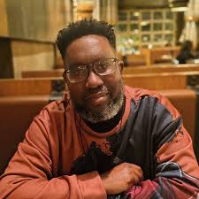 Aquaman vs Namor in a deserted ocean battle