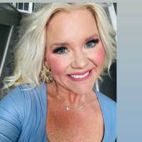 Abby Groves's Instagram, Twitter & Facebook