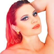 Jennifer Eaves's Instagram, Twitter & Facebook