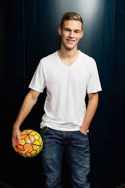 Joshua kimmich extends contract with bayern munich bayern's boy. Joshua Kimmich Starportrat News Bilder Gala De