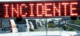 Un incidente terrificante nella mattinata di oggi, martedì 22 giugno, sull'autostrada a1 all'altezza di cadeo, in direzione bologna. Incidente Sull A1 Scontro Tra Camion Tratto Chiuso E Code