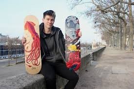 Ils ont généralement une forme asymétrique, sont plus larges, et ont peu de concave. A Lyon Coline Customise Les Planches De Skateboard Pour Les Rendre Unique Actu Lyon