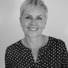 Carolyn Wingfield's Instagram, Twitter & Facebook