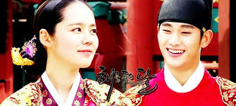 Fardelyn Hacky: (Review) The Moon that Embraces the Sun