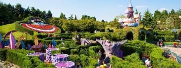 Disneyland Paris Attractions Alice S Curious Labyrinth Disneyland Paris Attractions Disney Paris Disneyland Paris