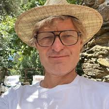 14.000 volgers. Wauw. Eerlijk? Dat is niet iets waar we dagelijks bij  stilstaan. We zijn vooral bezig met het delen van inzichten, podcasts  opnemen, masterclasses en webinars organiseren en het…