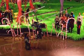 On The Set Of Charlie And The Chocolate Factory Directed By Tim Burton 2005 Chocolate Factory Charlie Chocolate Factory Wonka Chocolate Factory