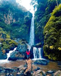 Ngomongin spot foto atau lokasi foto untuk bsia kita abadikan banyak banget di kota malang. Mau Tempat Wisata Romantis Coba Pergi Ke Coban Talun Malang