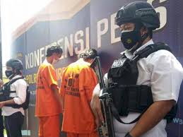 Disini satpol pp banyak yang jaga. Tiga Orang Ditangkap Polisi Karena Lakukan Pemerkosaan Anak Di Bawah Umur Di Cirebon Indozone Id