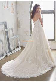 Schleppen können ganz unterschiedlich aussehen. A Linie Romantische Traumhafte Brautkleider Aus Spitze Mit Schleppe Brautkleid Hochzeitskleid Spitze Kleider Hochzeit