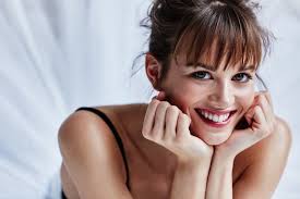 Julie Granger's Instagram, Twitter & Facebook