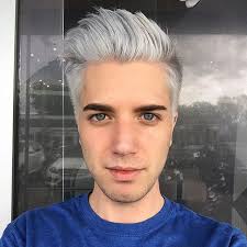 Loving my hair 😄 #jackfrost #silverhair #therealness #witch #living  #livingthedream #happy #newexperience #blueeyes #blue #whitehair